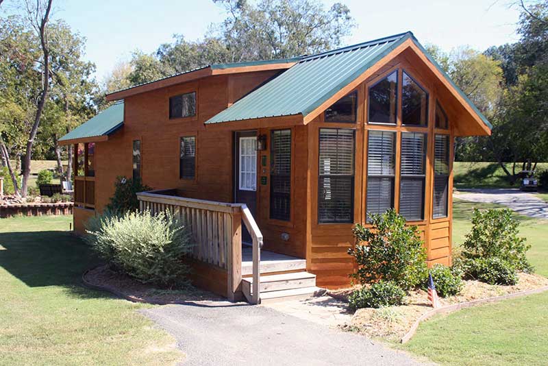 Small homes that look like log cabins