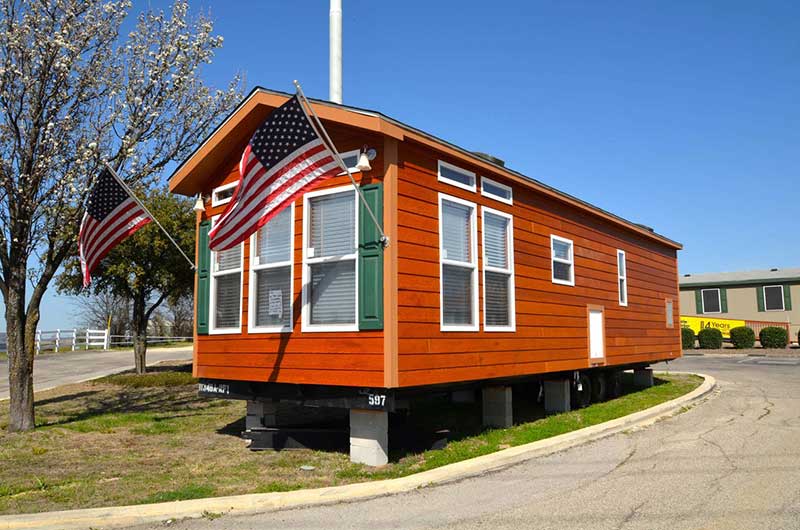 Small mobile log homes