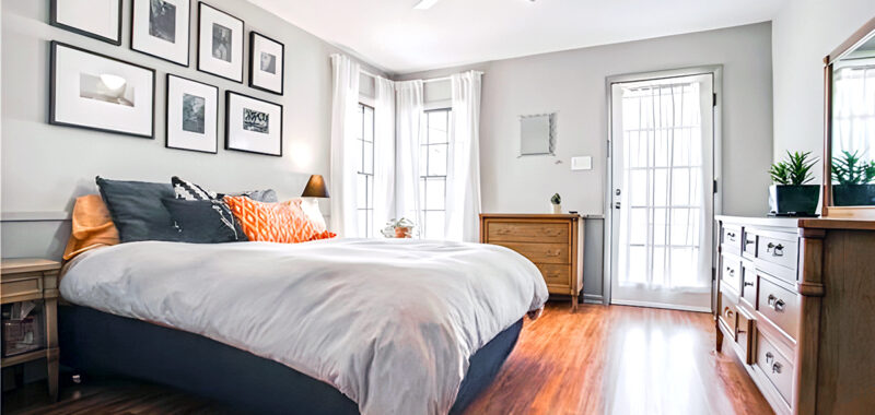 10 Master Bedroom Photo Wall Design Ideas