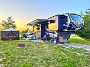 18 Must-Know Tips for Full-Time Fifth Wheel Living with Kids & Pets