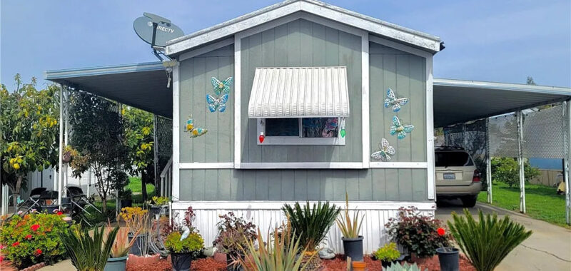 Step Into This 1960 Single Wide Mobile Home: A Charming Exterior & Interior Makeover