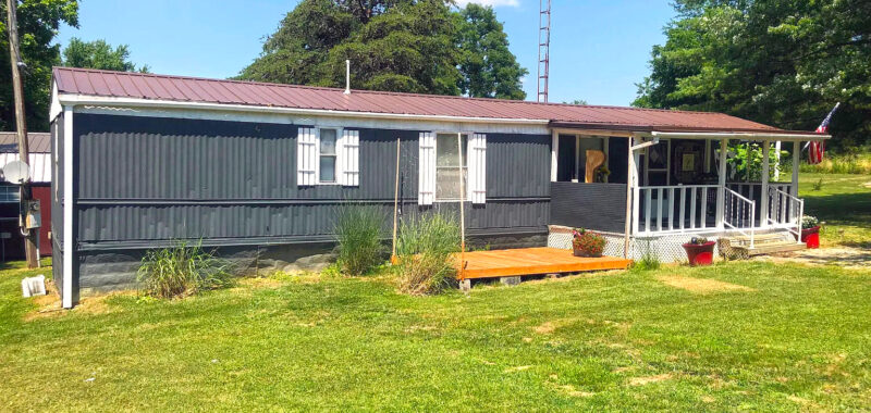 Step Inside This Cozy 1985 Single Wide Manufactured Home: Inspiring Remodel Ideas