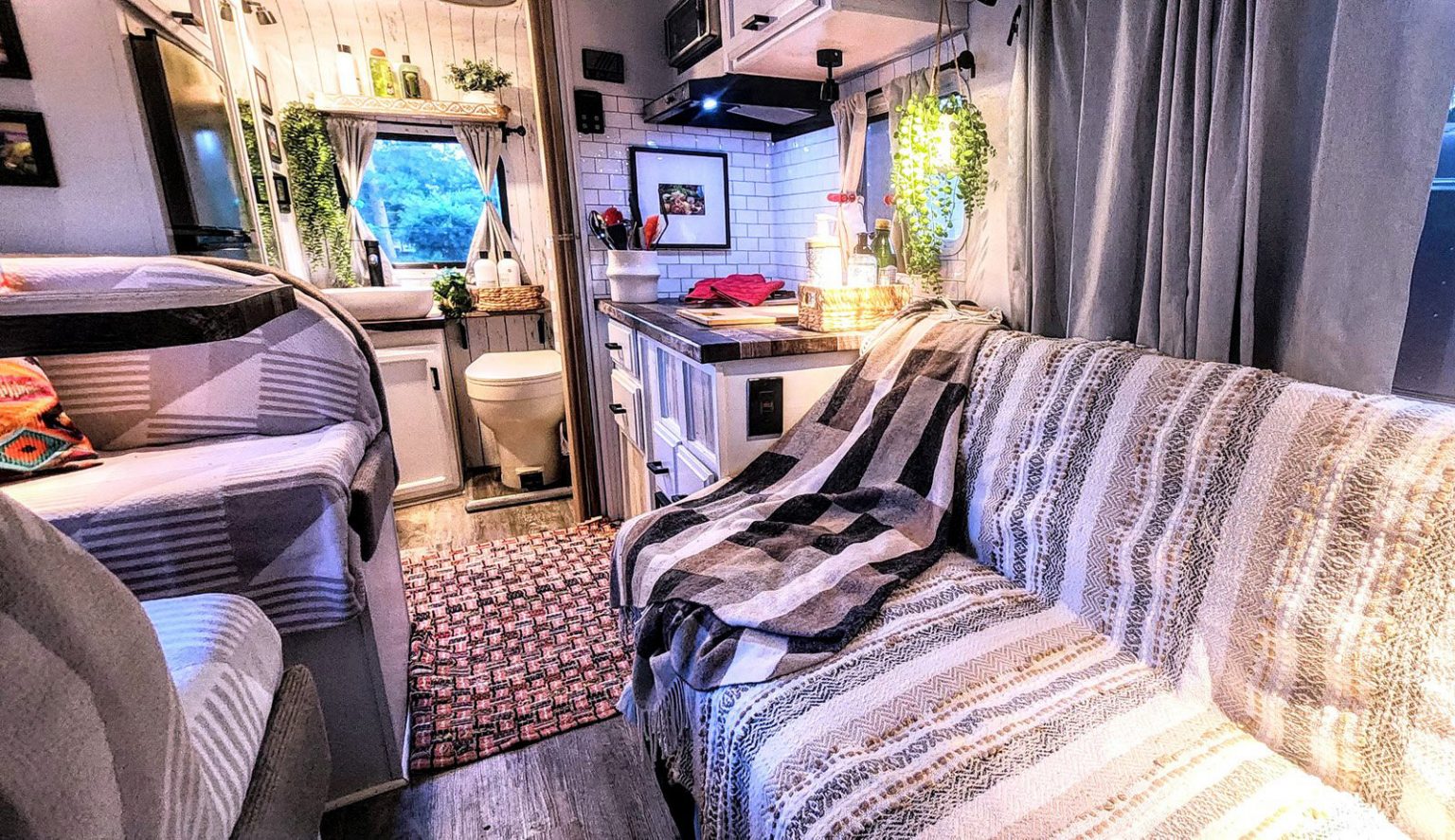 Stunning 1991 Toyota Winnebago RV Motorhome Interior: Inspiring Remodel ...