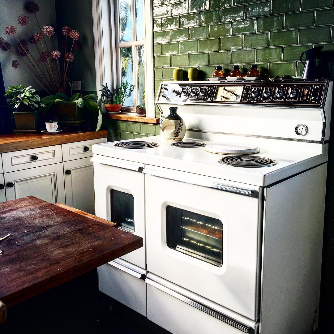 green-kitchen-tiles