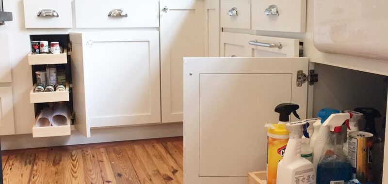 Choosing whether to reface or replace your kitchen cabinets