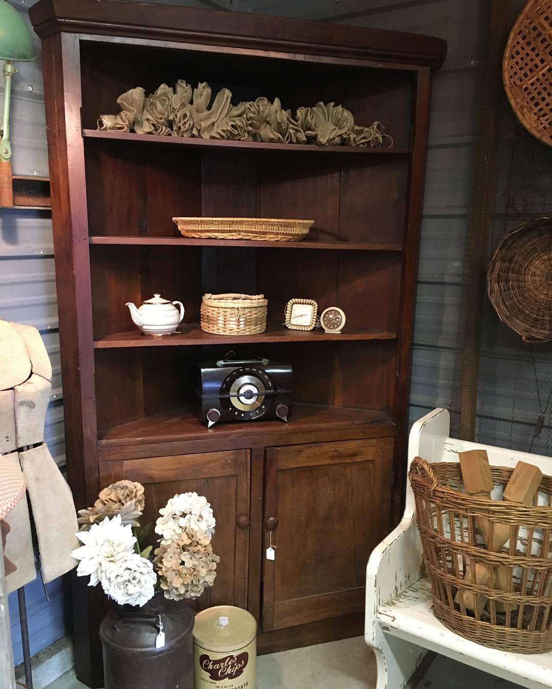 corner-pantry-cabinet