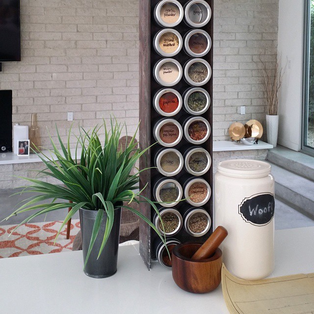magnetic-spice-rack