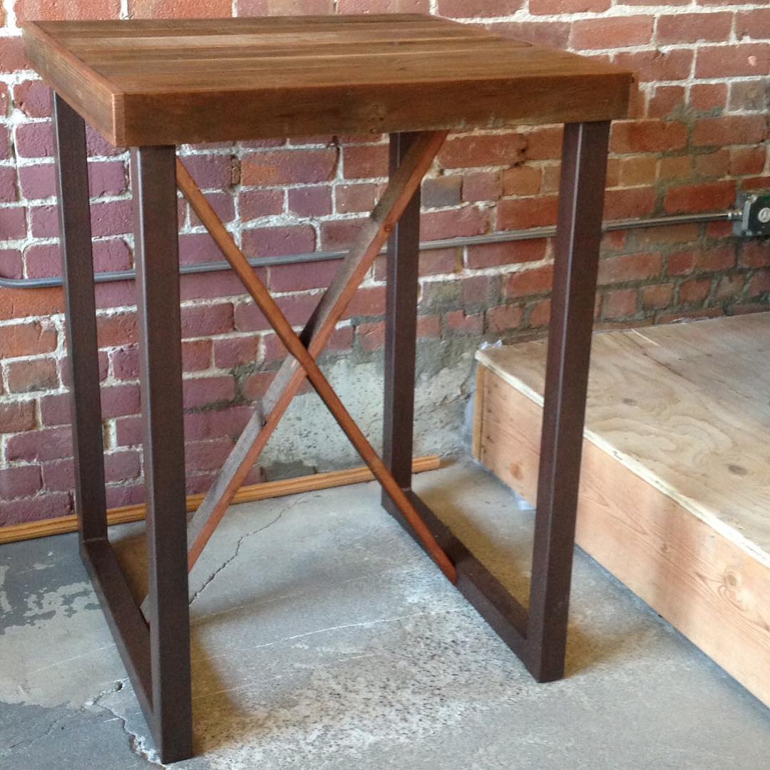 pub-table-9