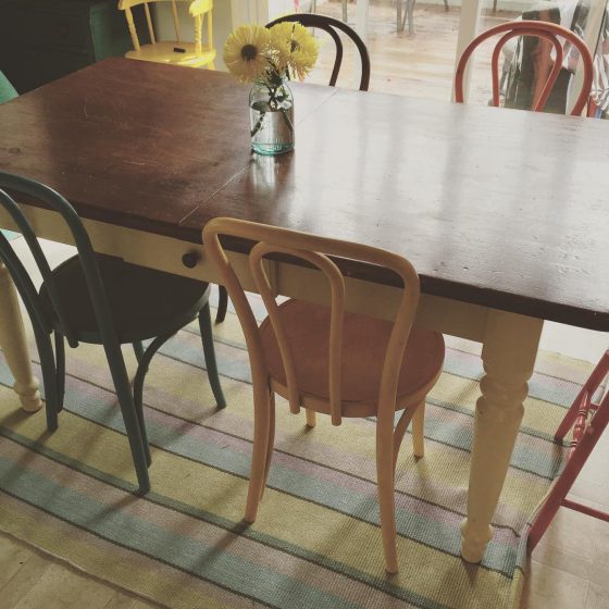 kitchen-rugs-under-tables