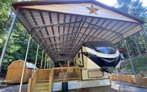 Cozy 5th Wheel Camper Outdoor Setup