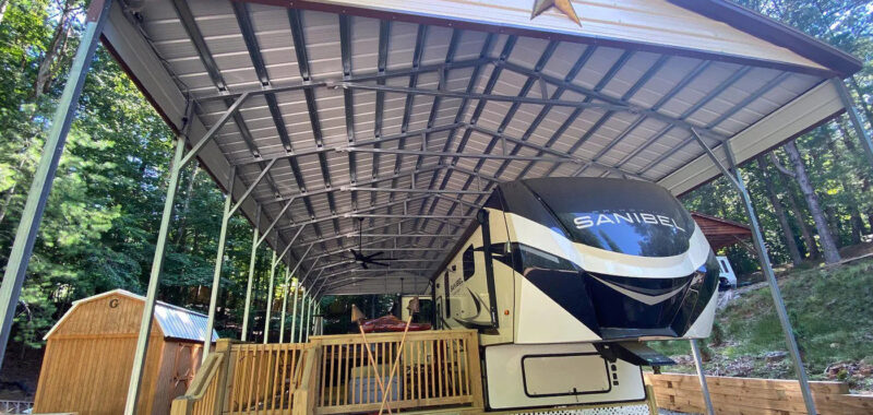 Cozy 5th Wheel Camper Outdoor Setup