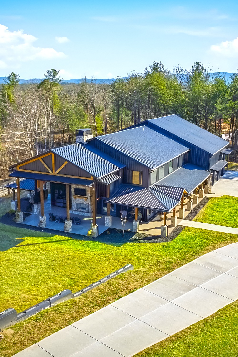 15 Barndominium Front Porch Ideas That Boost Curb Appeal