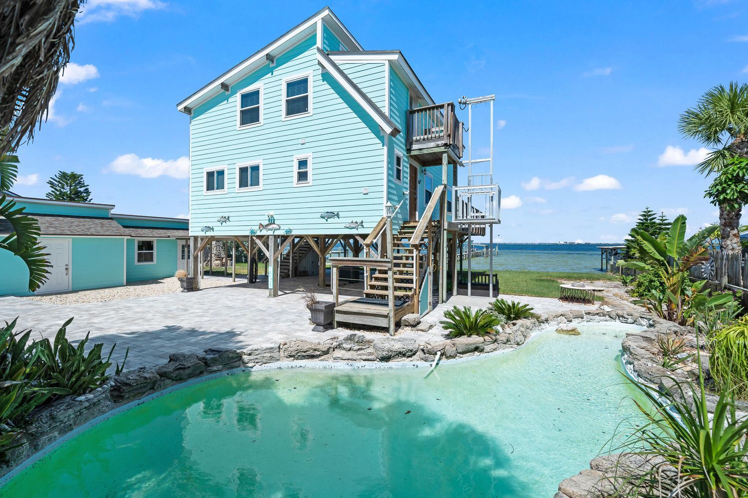 20 Stunning Beach House Designs for Coastal Living Lovers