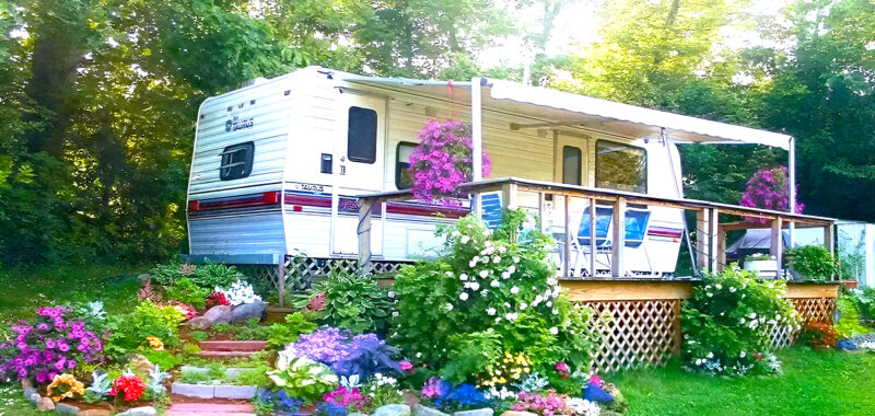 22 Gorgeous Camper Landscaping Designs