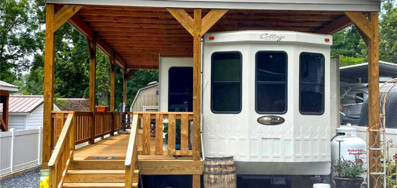 17 Stunning Camper Porch Design Ideas