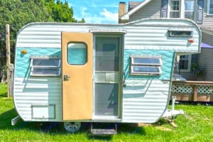 Vintage Camper Trailer Makeover