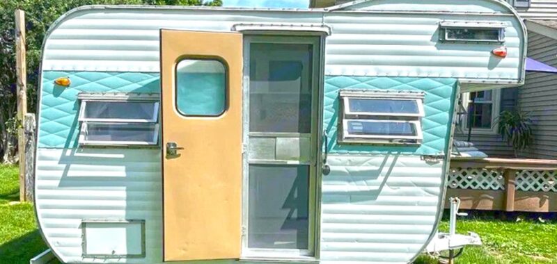 Vintage Camper Trailer Makeover