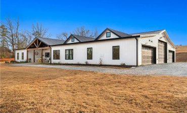 Craftsman-Style-Barndominium-Exterior Design