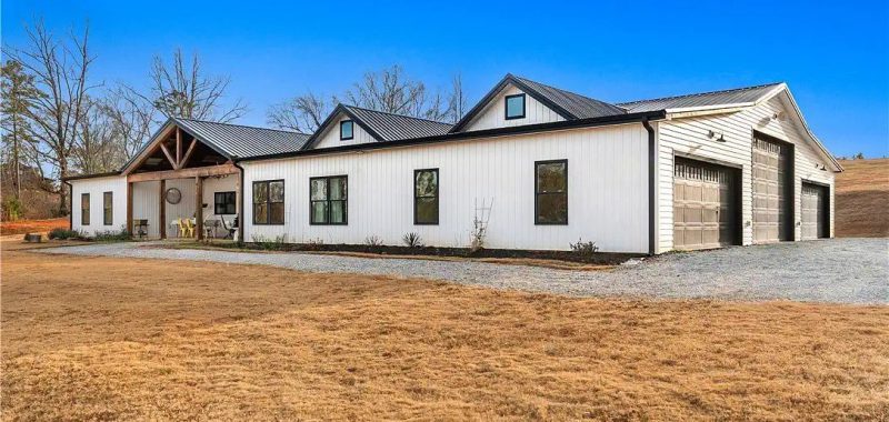 Craftsman-Style-Barndominium-Exterior Design