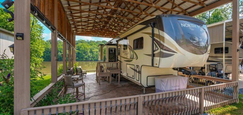 Fifth Wheel RV Covered Deck
