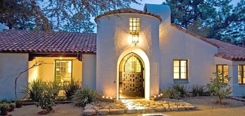 Hacienda Style Home: Stunning Spanish Exterior & Warm Interior Inspiration