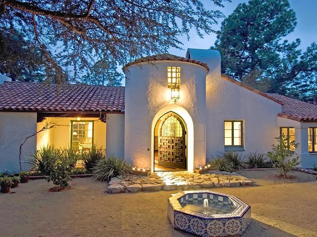 Hacienda Style Home: Stunning Spanish Exterior & Warm Interior Inspiration