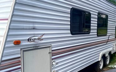 How to Pick the Best Siding for Your Travel Trailer