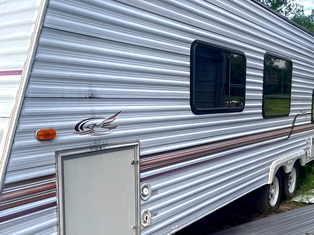 How to Pick the Best Siding for Your Travel Trailer