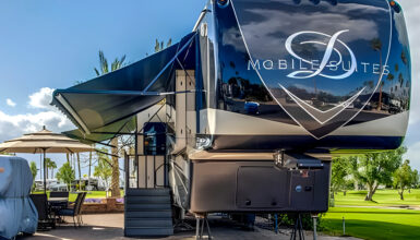 Inside-Look-At-The-Luxury-Fifth-Wheel-RV-Camper-Trailer-Remodel-Ideas