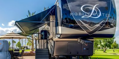 Inside-Look-At-The-Luxury-Fifth-Wheel-RV-Camper-Trailer-Remodel-Ideas