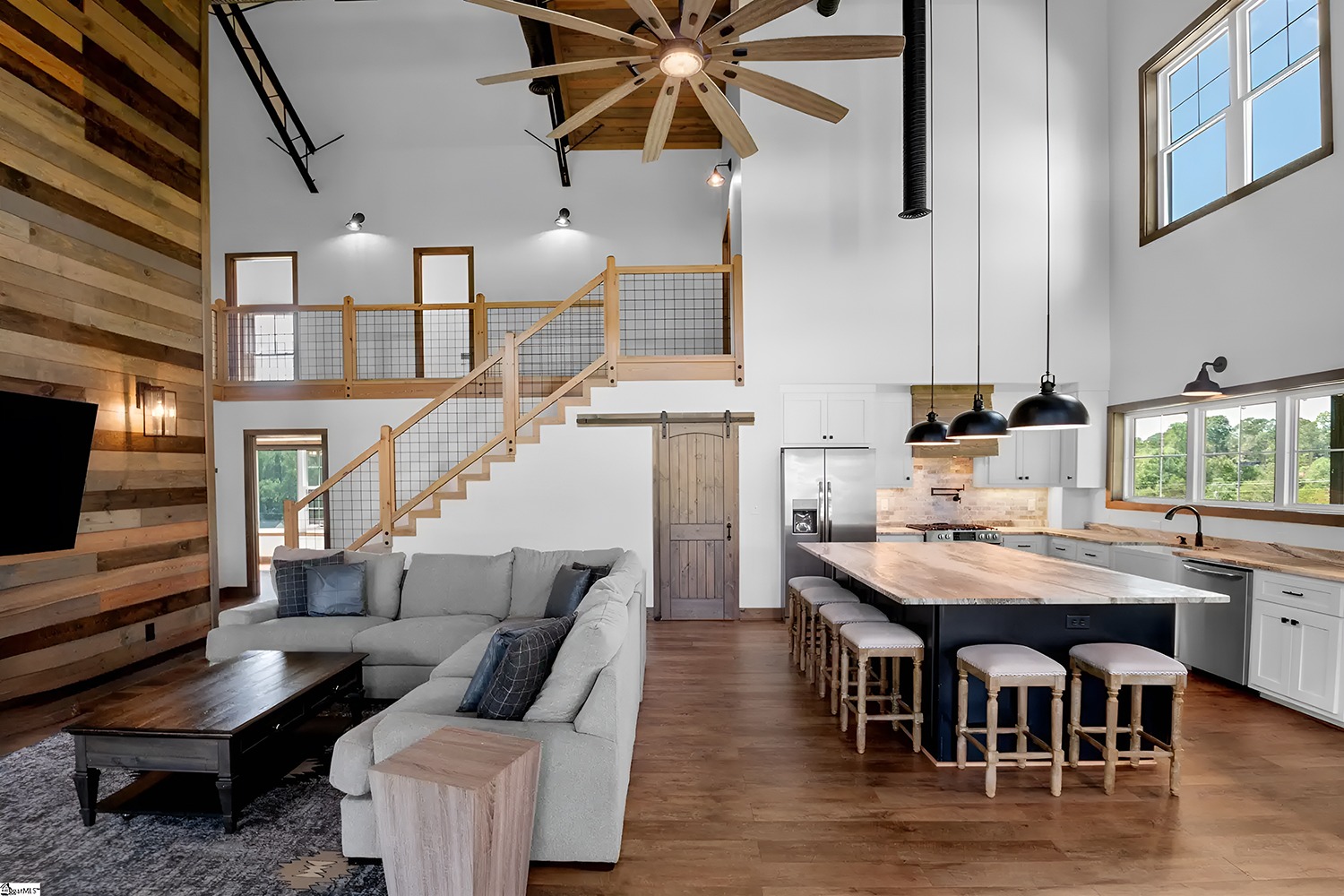 20 Rustic Luxury Barndominium Interior Design Ideas
