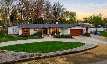 Gorgeous Mid-Century Modern Ranch Home With an Open Floor Plan