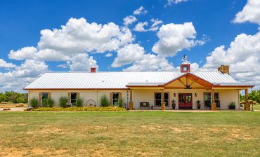 Modern Ranch House With Rustic Country Charm