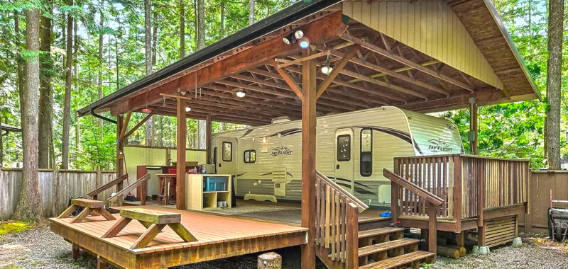 20 Stunning RV Cover Decks for Stylish Outdoor Living