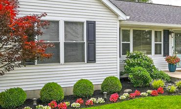 17 Ranch House Landscaping Ideas That Make the Front Yard Shine