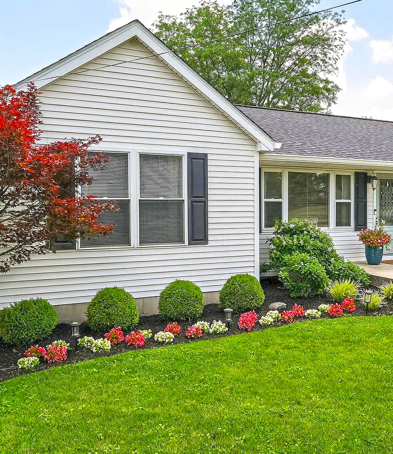 17 Ranch House Landscaping Ideas That Make the Front Yard Shine
