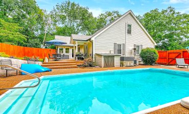 Ranch-House Pool