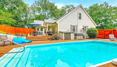 Ranch-House Pool