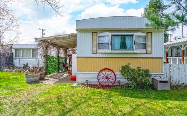 Single Wide Mobile Home Exterior & Interior Makeover Ideas That Will Inspire Your Next Remodel