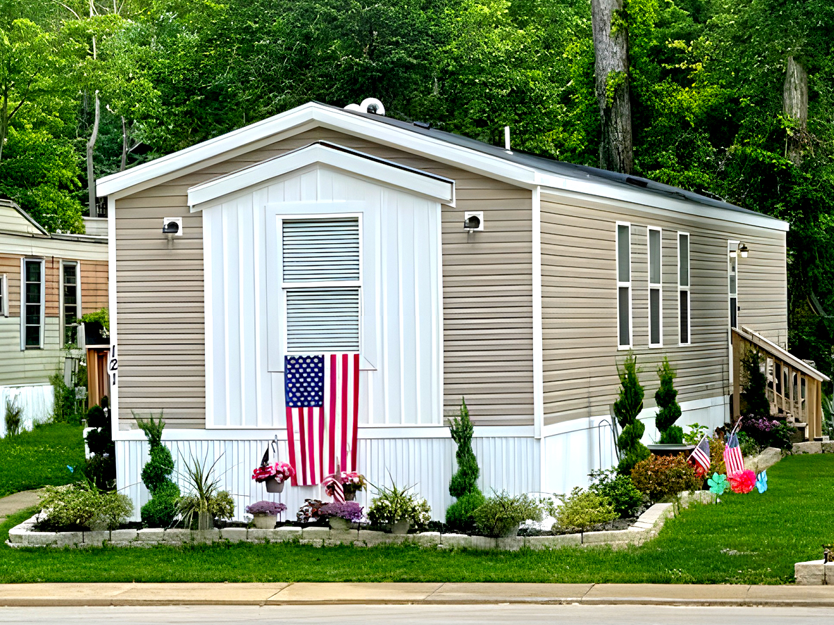 Discover 15 creative landscaping ideas for single wide mobile homes. From charming garden beds to cozy outdoor seating areas, these ideas will help you make the most of your outdoor space and add curb appeal to your home.