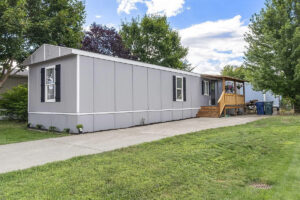 Single Wide Mobile Home Looks Just Like a Real House