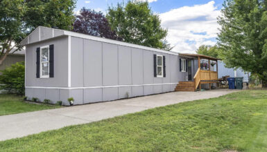 Single Wide Mobile Home Looks Just Like a Real House