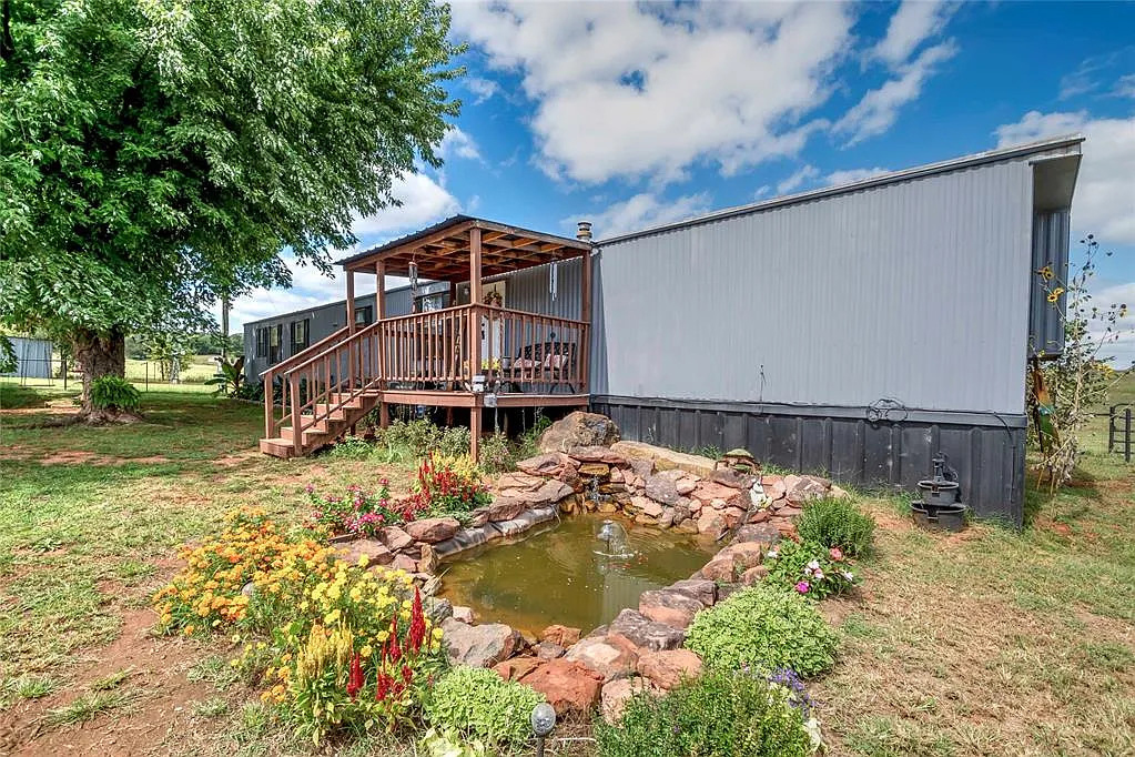 Step Inside This Cozy Single Wide That Feels Like a Farmhouse Home
