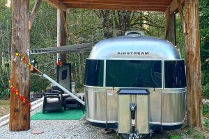 Step Inside This Stunning 2018 Airstream Classic