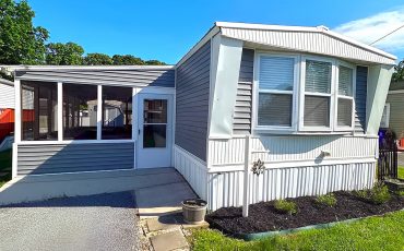 Stunning 1984 Single Wide Mobile Home