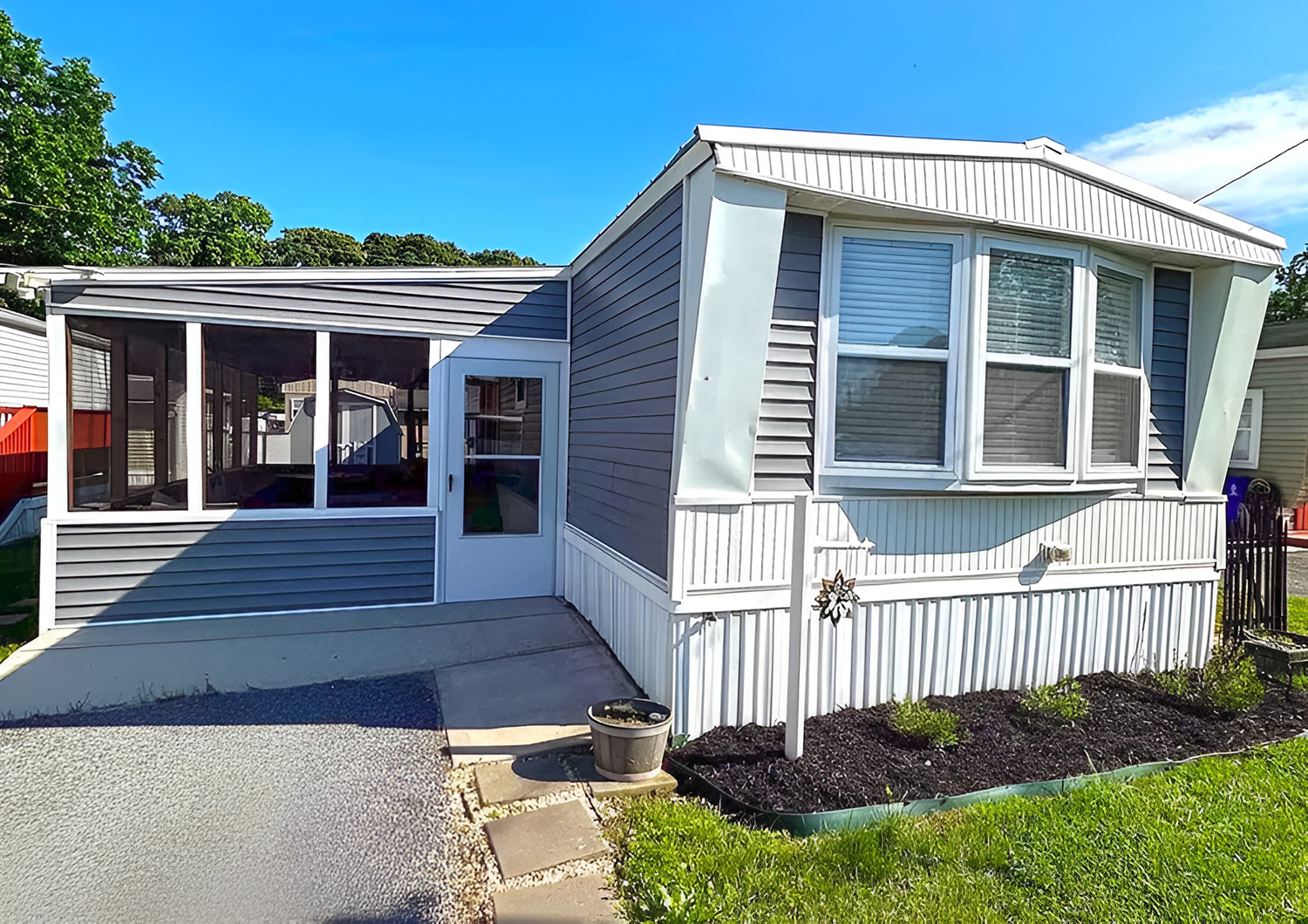 Stunning 1984 Single Wide Mobile Home
