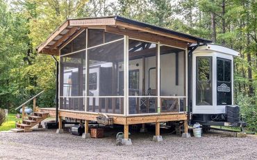 Travel-Trailer-Remodel-Exterior Screened-Porch