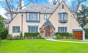 25 Tudor House Exterior Color Schemes to Inspire Your Next Update