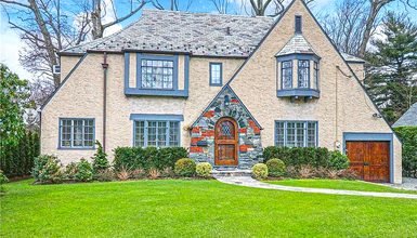 25 Tudor House Exterior Color Schemes to Inspire Your Next Update