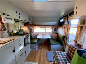 25 Vintage Camper Interiors That Wow